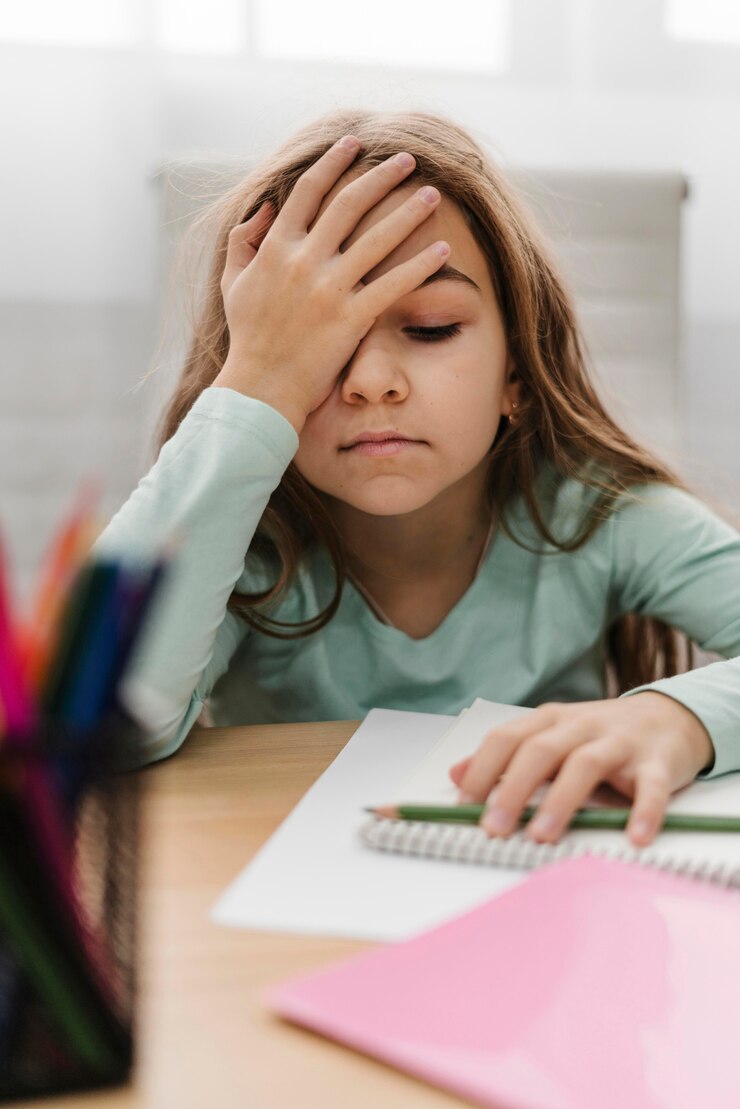 imagen de niña con dificultades en la lectoescritura